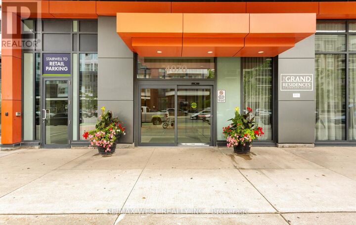 Property Photo:  4070 Confederation Pkwy #1504 Parkway  ON L5B 0E9 