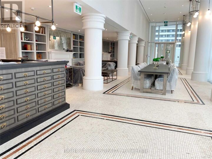 Property Photo:  33 Helendale Avenue 2008  ON M4R 0A4 