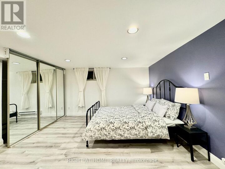 Property Photo:  1196 Avenue Road  ON M5N 2G1 