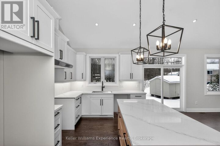 Property Photo:  62 Rue Vanier  ON L9M 0J2 