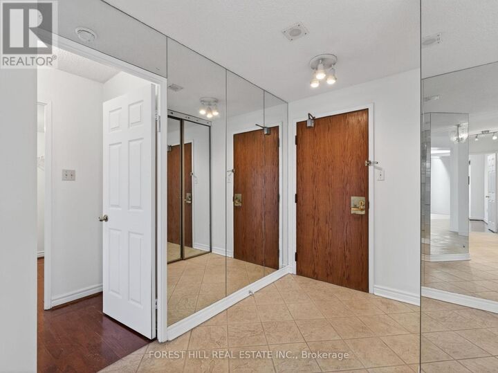 Property Photo: 343 Clark Avenue West 203 ON L4J 7K5