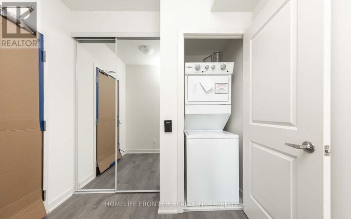 Property Photo: 4955 Yonge Street 2007 ON M2N 0G9