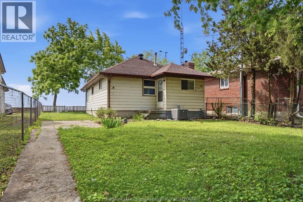 Property Photo:  1437 Heritage Road  ON N9Y 2E6 