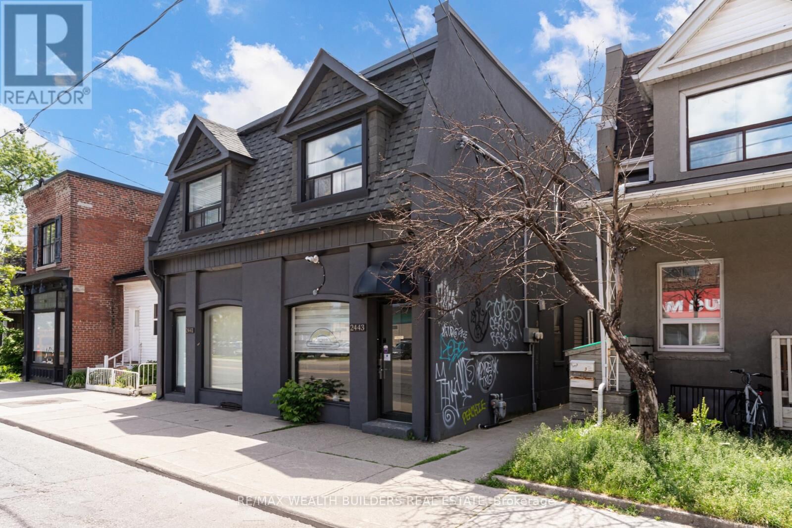 Property Photo:  2443 Dundas Street West  ON M6P 1X3 