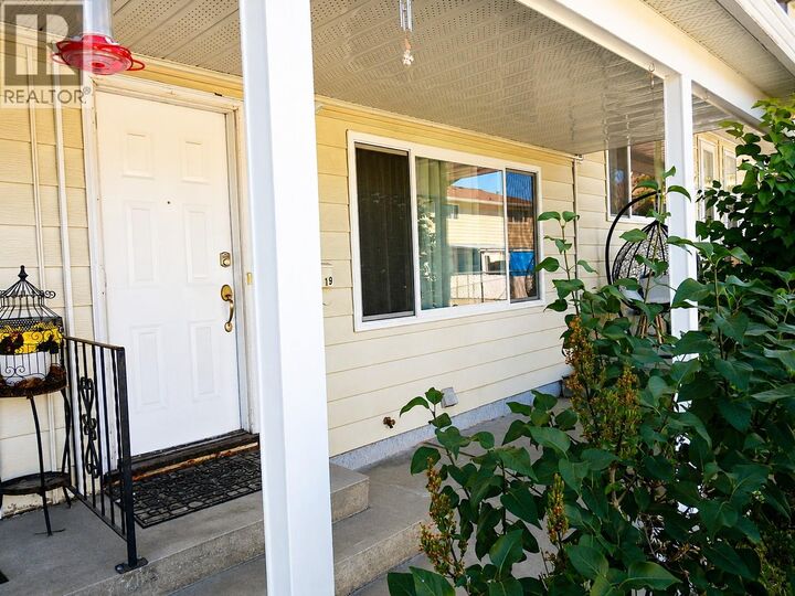 Property Photo: 3807 32 Avenue 19 BC V1T 2N2