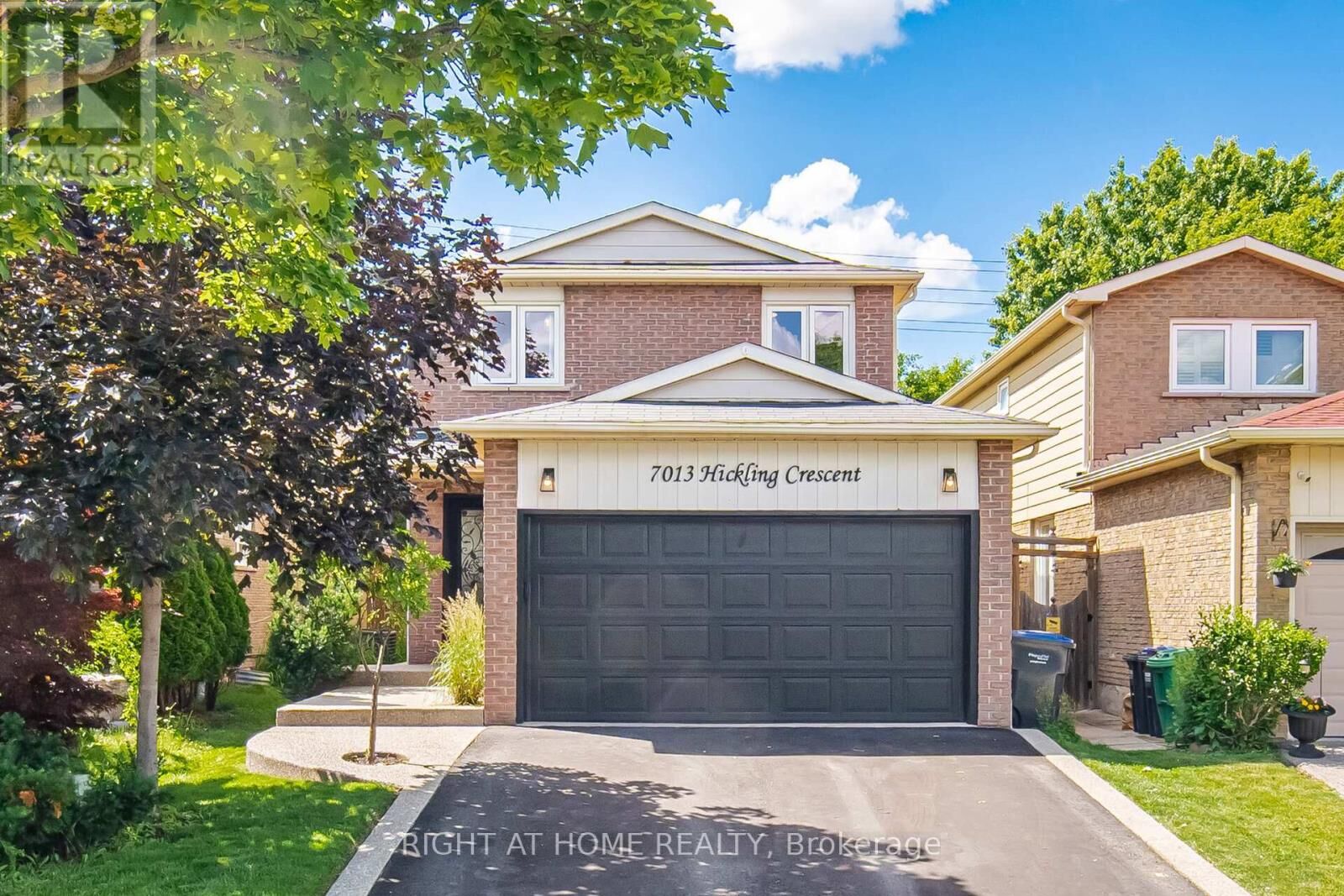 Property Photo:  7013 Hickling Crescent  ON L5N 5A6 