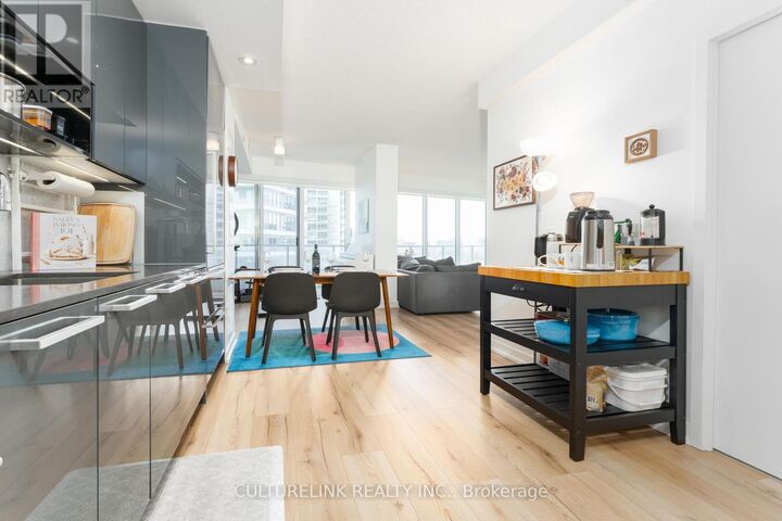 Property Photo:  117 McMahon Drive 2008  ON M2K 0E4 
