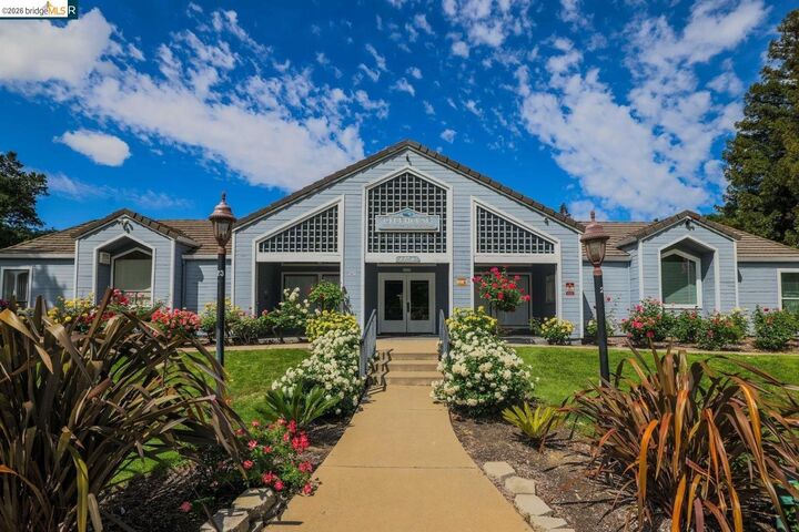 Property Photo:  2701 Harvest Ln  CA 94531 