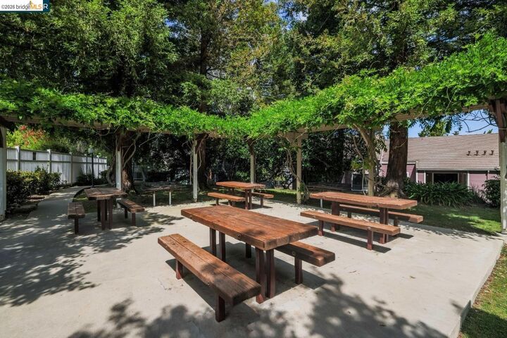 Property Photo:  2701 Harvest Ln  CA 94531 