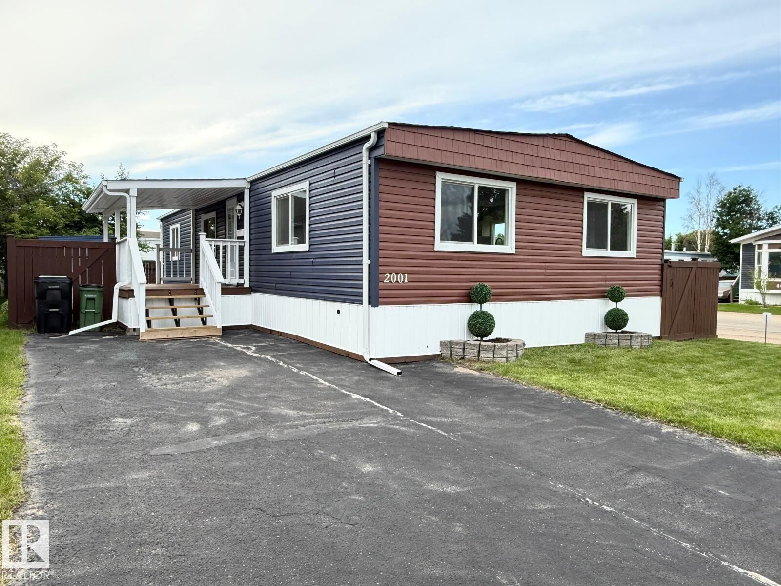 Property Photo: 2001 West View Green NW AB T5S 1T6