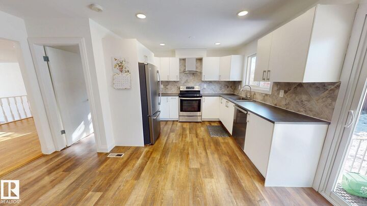 Photo de la propriété:  3718 103B Street NW  AB T6J 2X9 