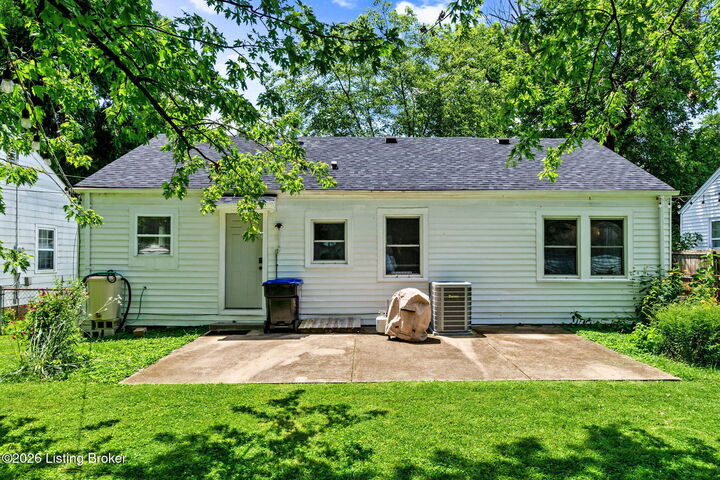 Property Photo:  4207 S 1st St  KY 40214 