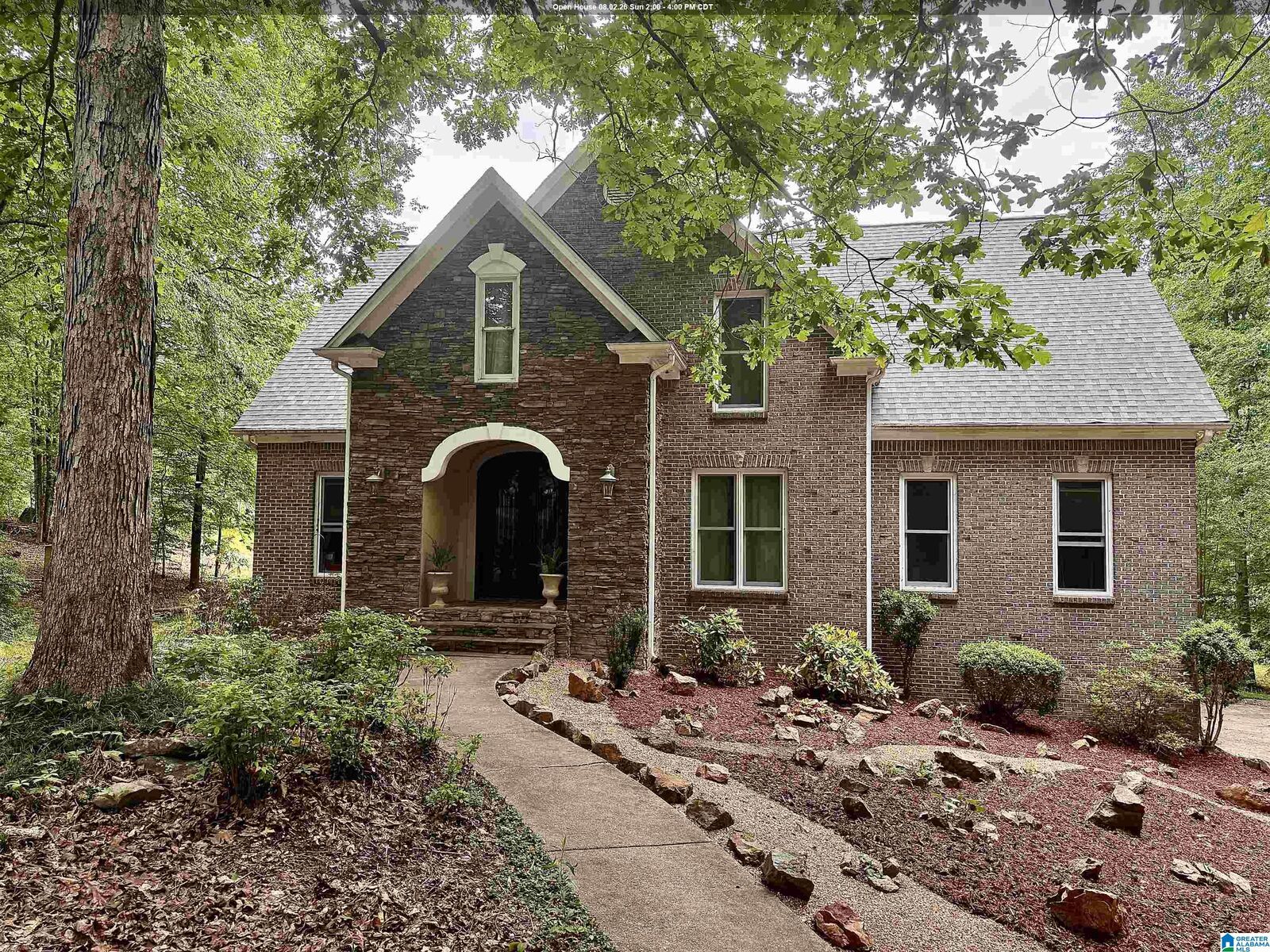 Property Photo:  300 Twelve Oaks Circle  AL 35043 
