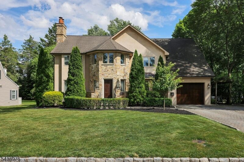 Property Photo:  2 Estelle Pl  NJ 07016 