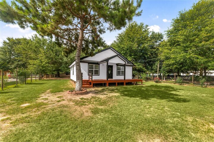 Property Photo:  650 County Road 3404  TX 77327 