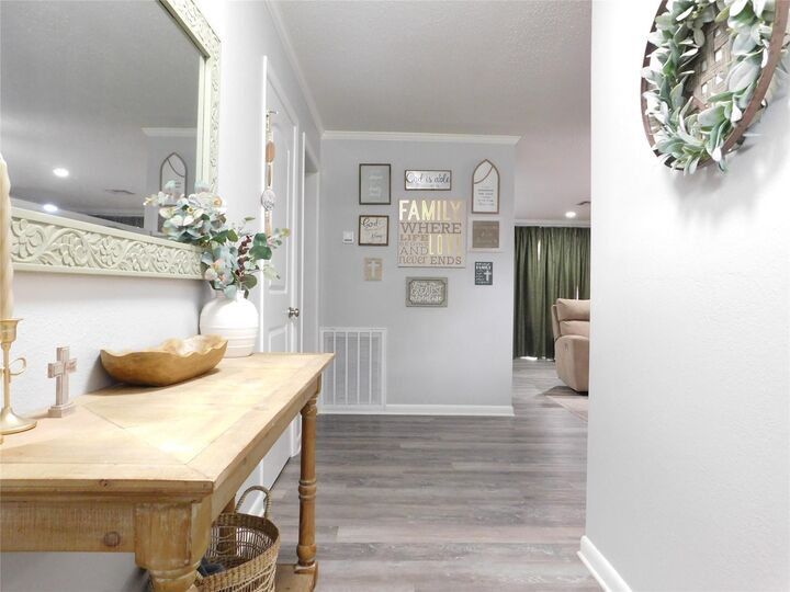 Property Photo: 407 Ash Street TX 77437