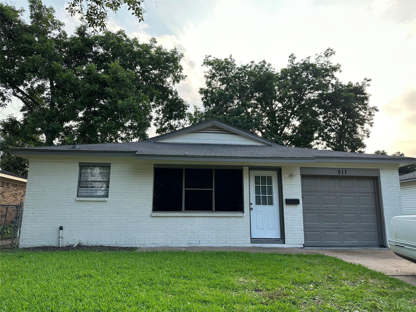 Property Photo: 511 Guyer Street TX 77498