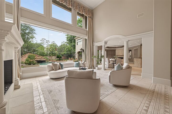 Property Photo:  835 Echo Lane  TX 77024 