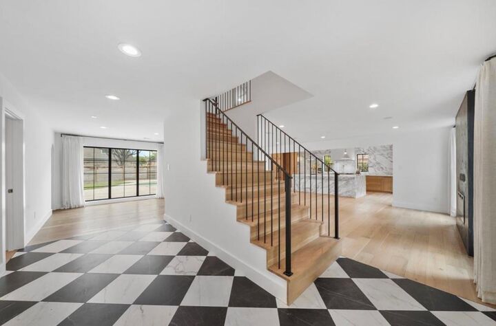 Property Photo:  819 Silvergate Drive  TX 77079 