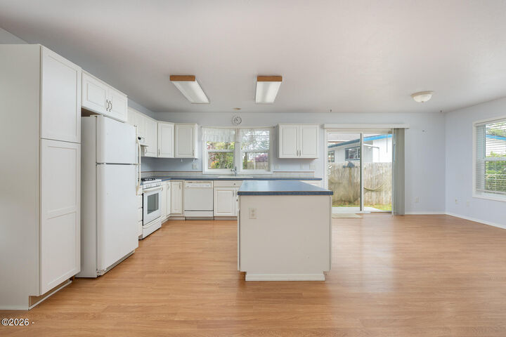 Property Photo:  3467 NW Oar Avenue  OR 97367 