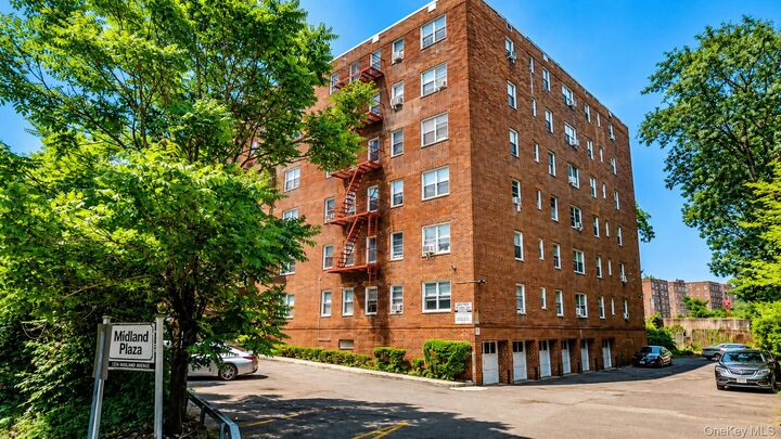 Property Photo:  1234 Midland Avenue 2E  NY 10708 