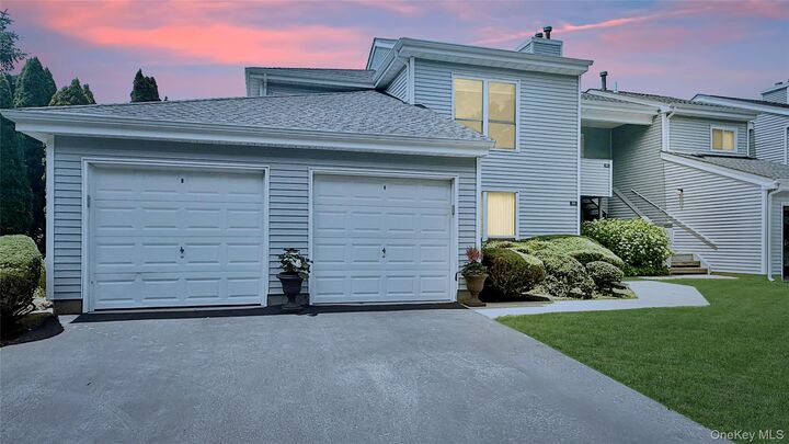 Property Photo:  102 Hampton Vista Drive  NY 11949 