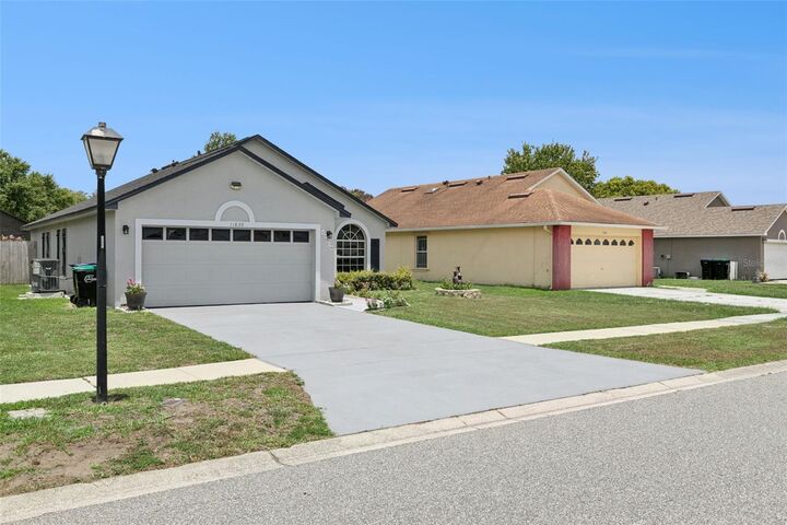 Property Photo:  11830 Sindlesham Court  FL 32837 