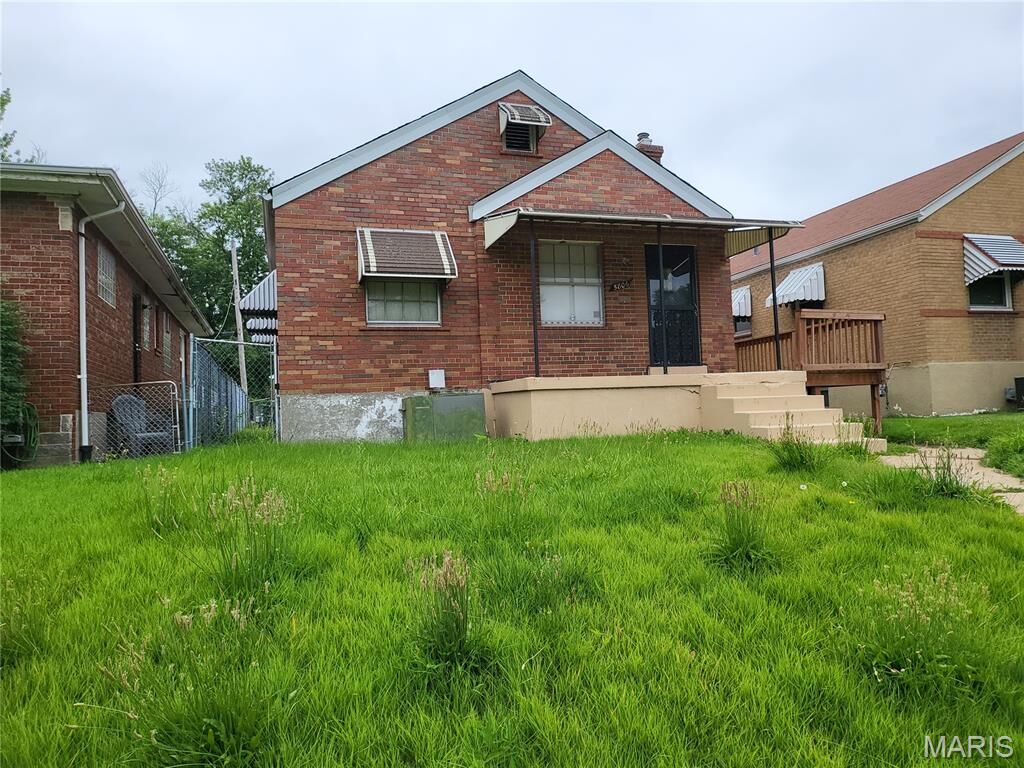 Property Photo: 5806 Woodland Avenue MO 63120