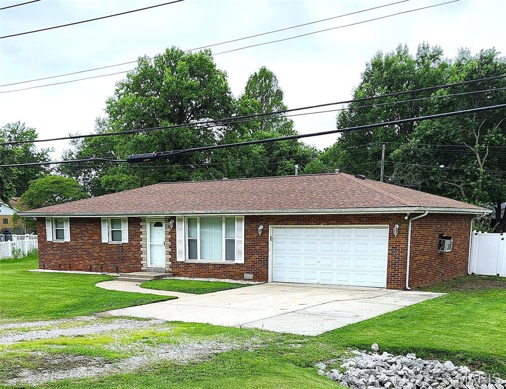 Property Photo: 1366 Saint Thomas Road IL 62040