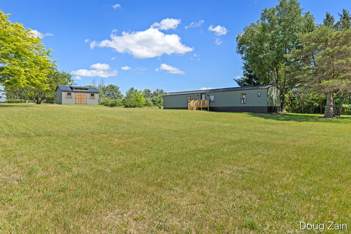 Property Photo:  1595 N County Line Road  MI 48886 