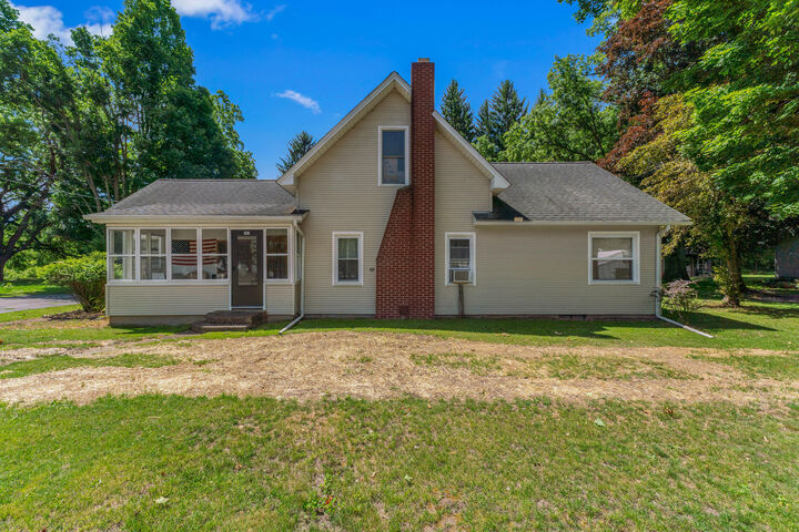Property Photo:  101 Hanover Court  MI 49241 