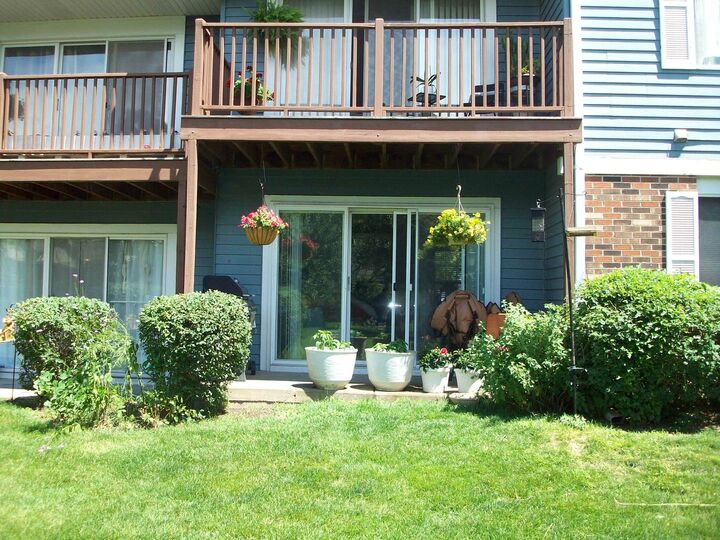 Property Photo: 367 Pembroke Lane 5 IL 60137