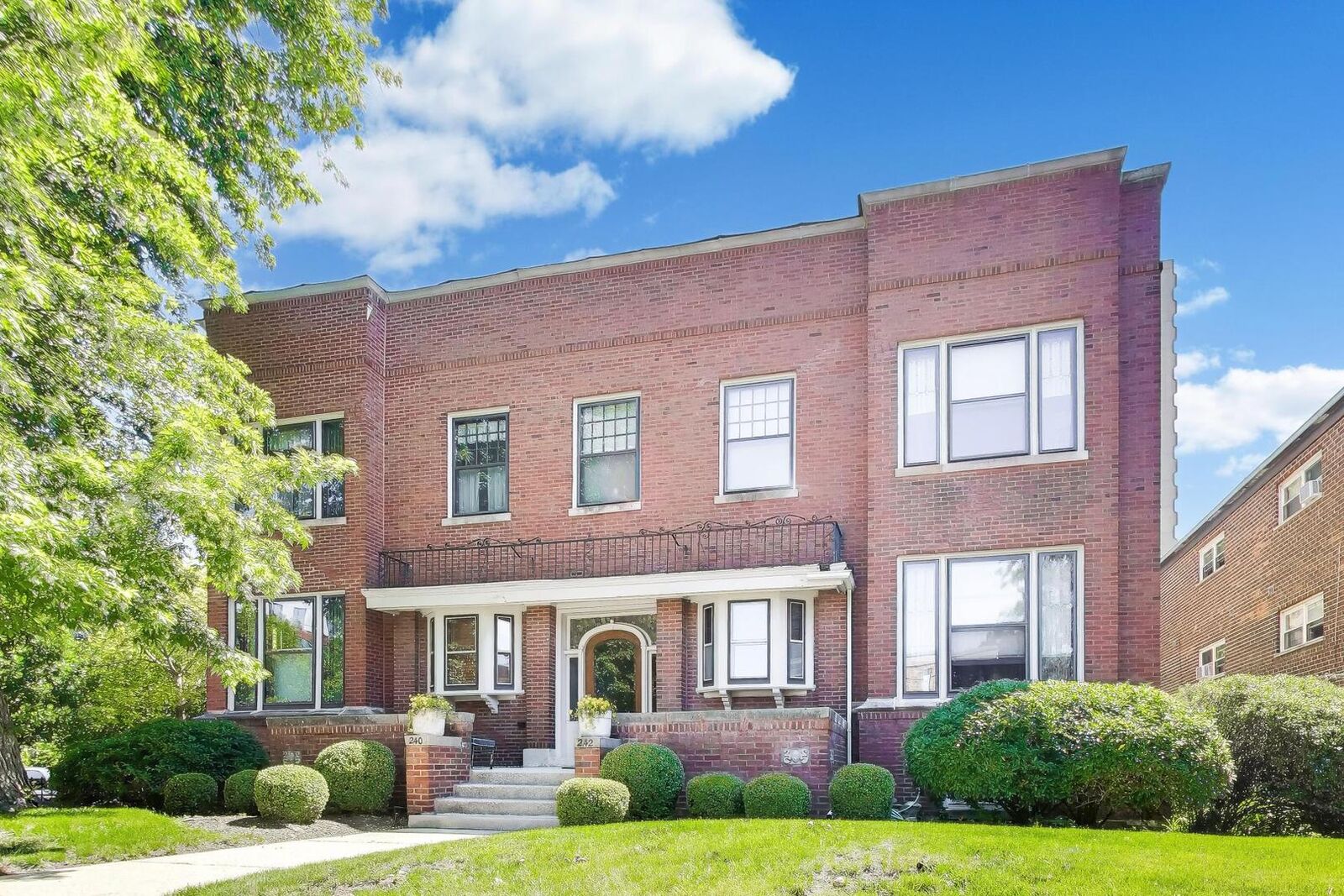 Property Photo:  240 S Marion Street 1N  IL 60302 