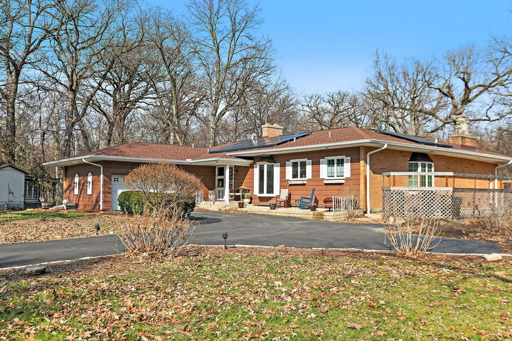 Property Photo: 435 Forest Trail IL 60523
