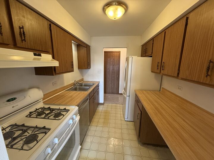 Property Photo: 15723 Peggy Lane 11 IL 60452