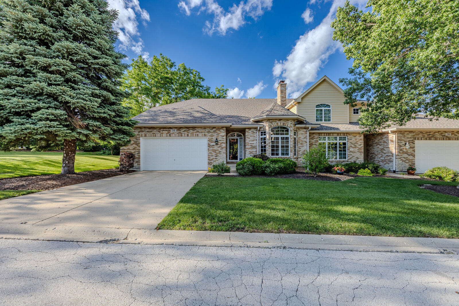 Property Photo: 791 Manor Hill Place IL 60554