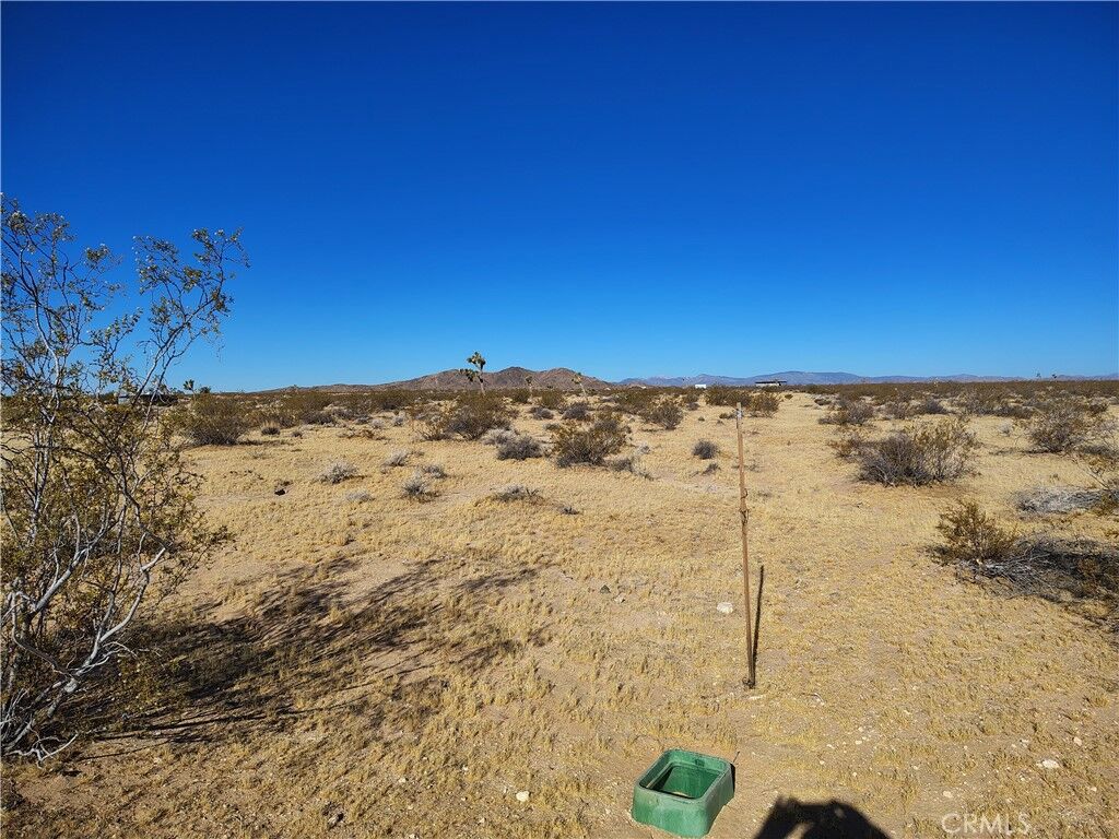 Property Photo: 408 Stable CA 92285
