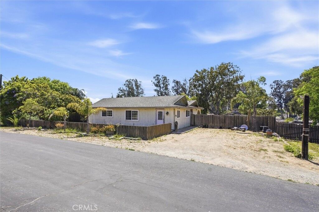 Property Photo:  750 Calle Bendita  CA 93420 