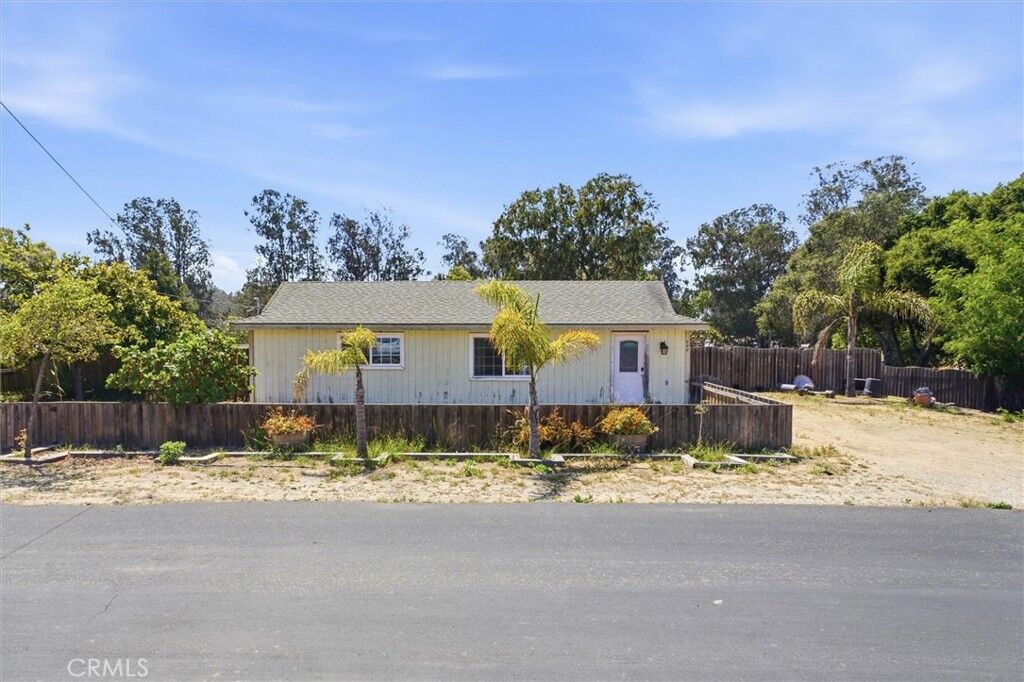 Property Photo:  750 Calle Bendita  CA 93420 