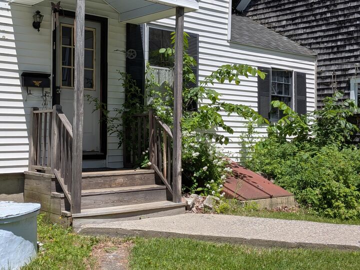 Property Photo:  5 Lincoln Street  ME 04357 