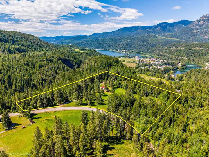 Property Photo: 17151 Sullivan Lake Rd WA 99153