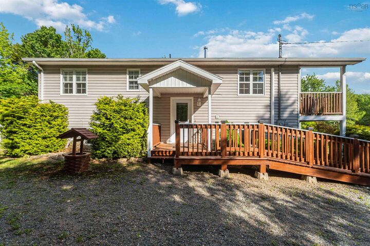 Property Photo: 780 Lakeside Drive NS B0P 1G0