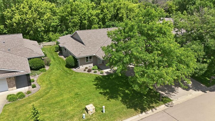 Property Photo:  724 Victoria Court  MN 55082 