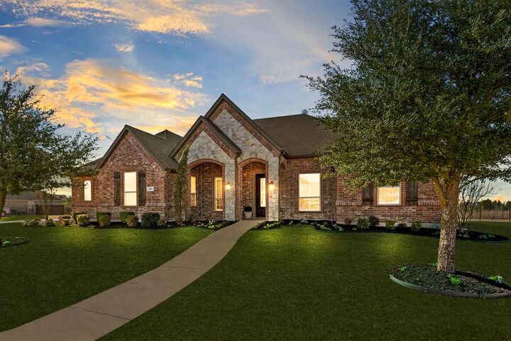 Property Photo:  800 Yasmin Court  TX 75126 