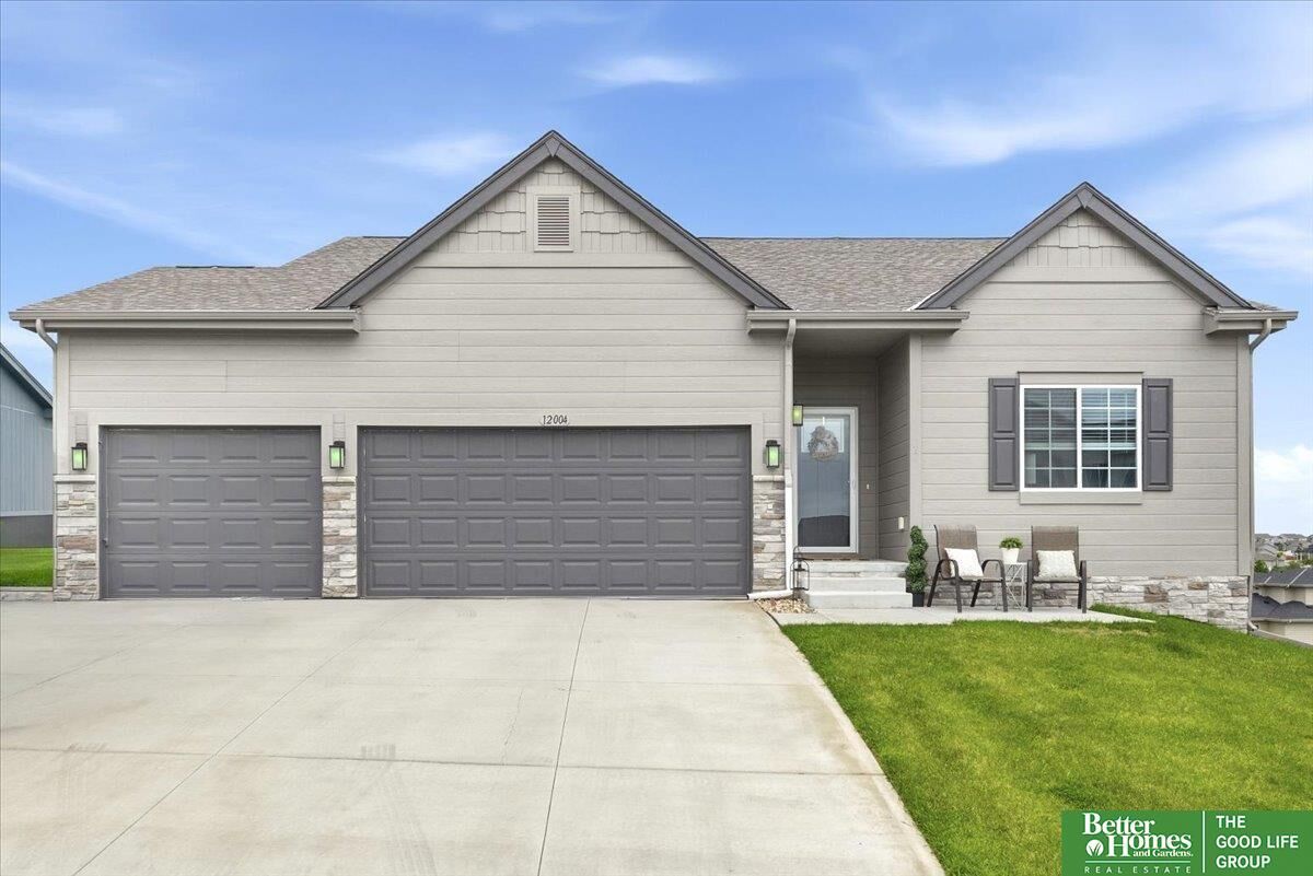 Property Photo:  12004 S 107 Avenue  NE 68046 