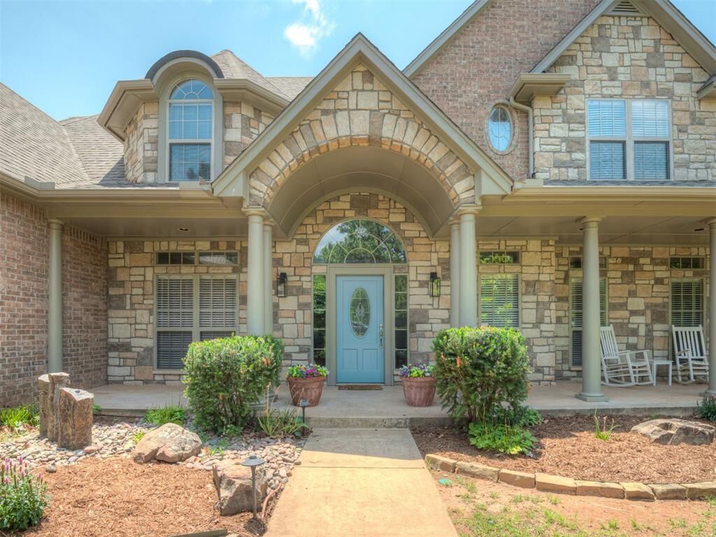 Property Photo:  4001 Braxton Way  OK 73034 