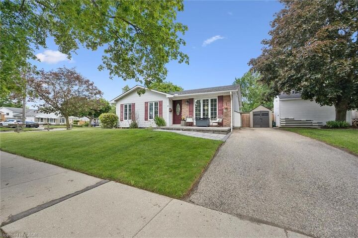 Property Photo:  2 Keewatin Avenue  ON N2B 3L5 