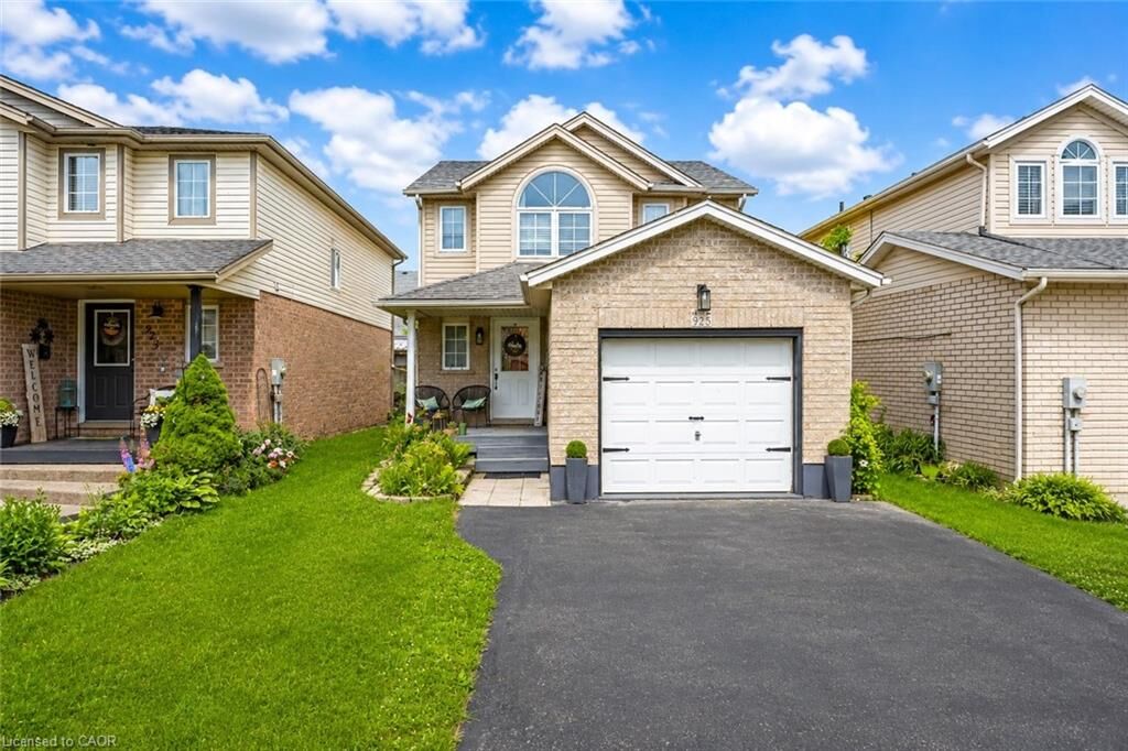 Property Photo: 925 Copper Leaf Crescent ON N2E 3W1