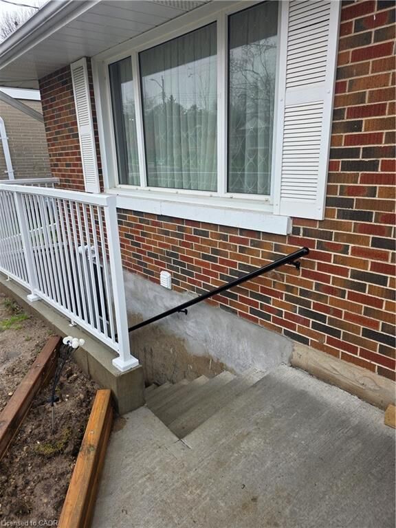 Property Photo:  22 Montrose Avenue  ON N2M 1Y2 