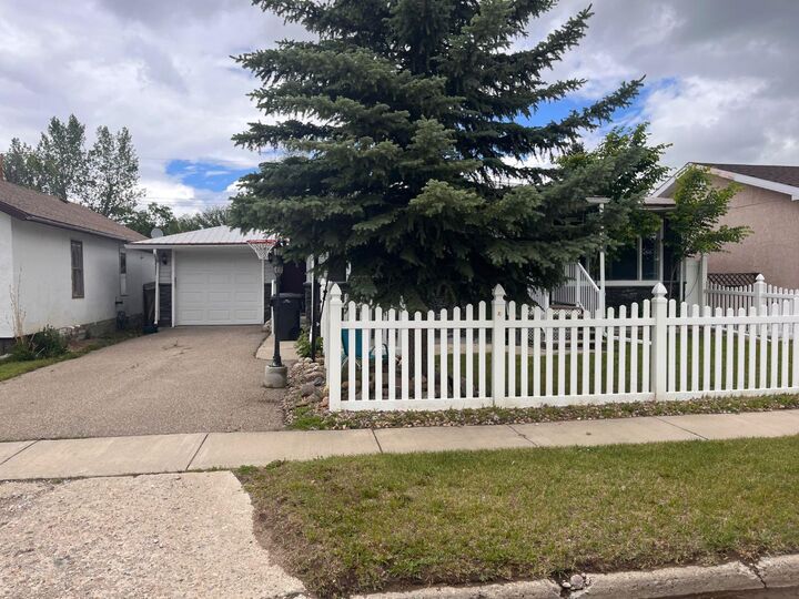 Property Photo: 213 2nd Avenue AB T0K 1M0